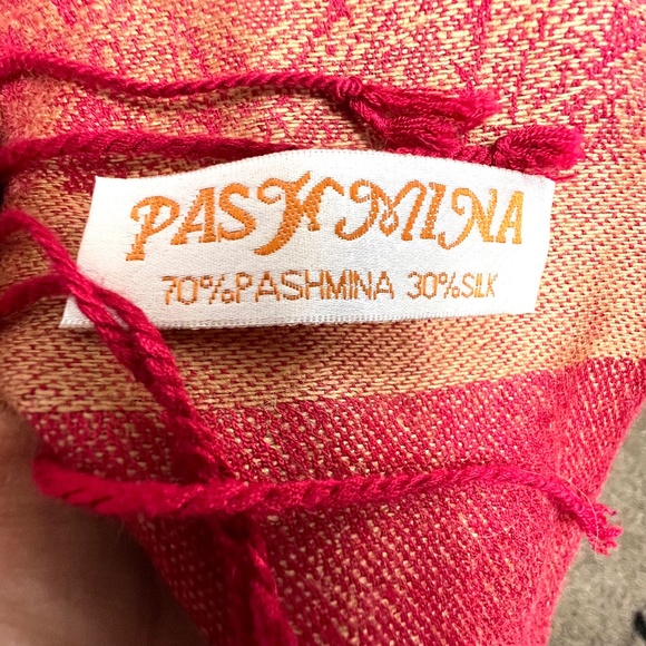 Green SOLD🚫NWOT 2-|•PASHMINA•| 1 GREEN + 1 RED/GOLD 70% Pashmina + 30 % Silk - Picture 14 of 16